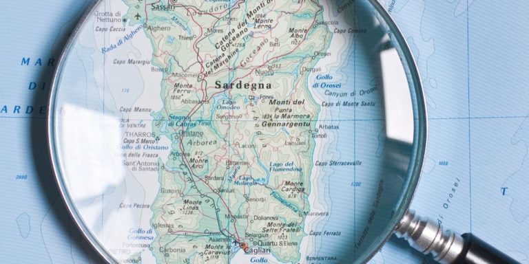Regione Sardegna - Cartina geografica con lente sovrapposta